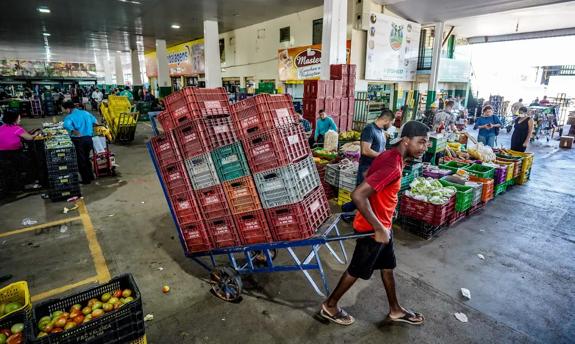 Cenoura, batata, banana e laranja ficaram mais caras aponta Companhia Nacional de Abastecimento