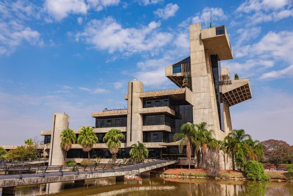 Veja como ficam os serviços públicos municipais no ponto facultativo do Dia do Funcionário Público (28)