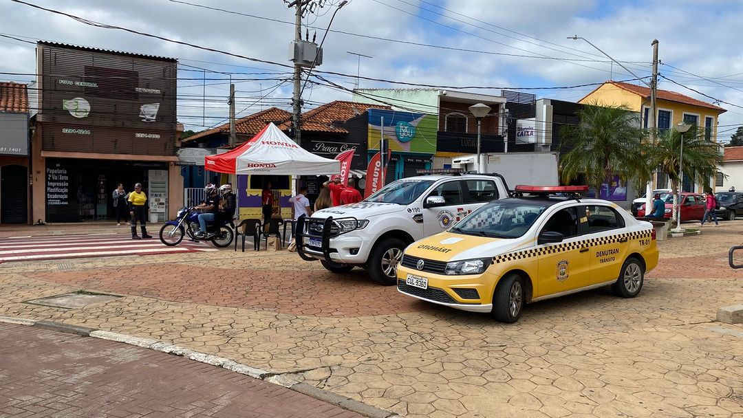 Prefeitura de Araçoiaba mobiliza motociclistas com blitz de orientação e segurança